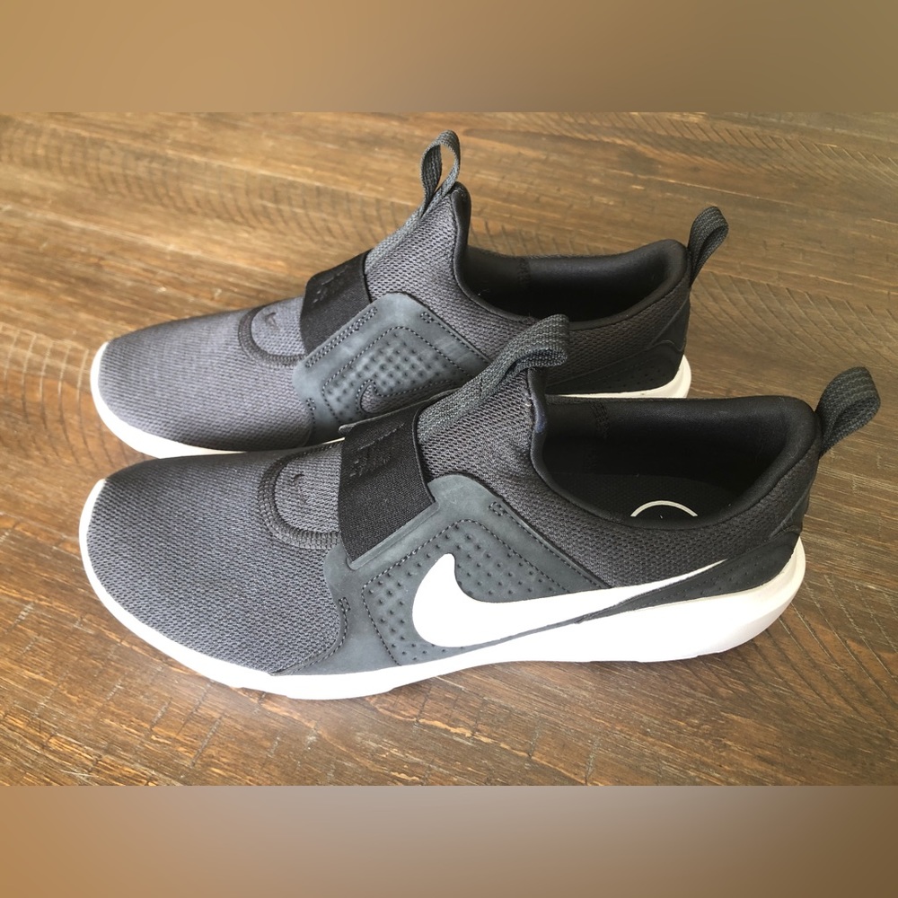 NWOT Nike AD Comfort shoe